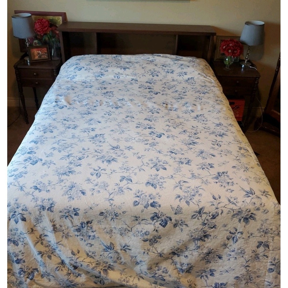 Twin XL Bed‎ spread 100% Thick Cotton Reversible Blue White Floral Toile 67x96